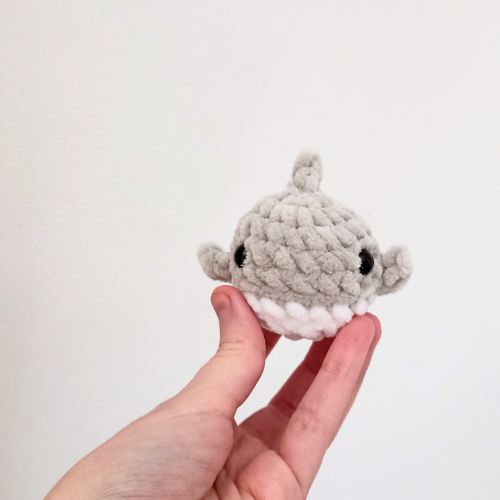 Tiburón amigurumi pequeño