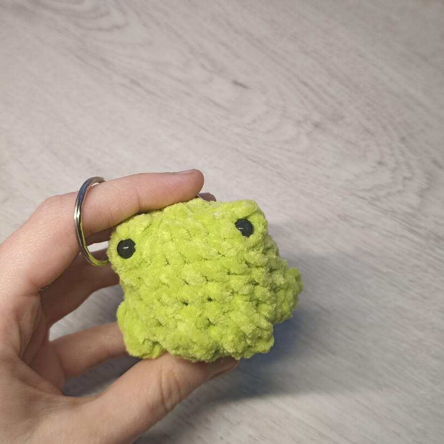 Llavero mini rana crochet