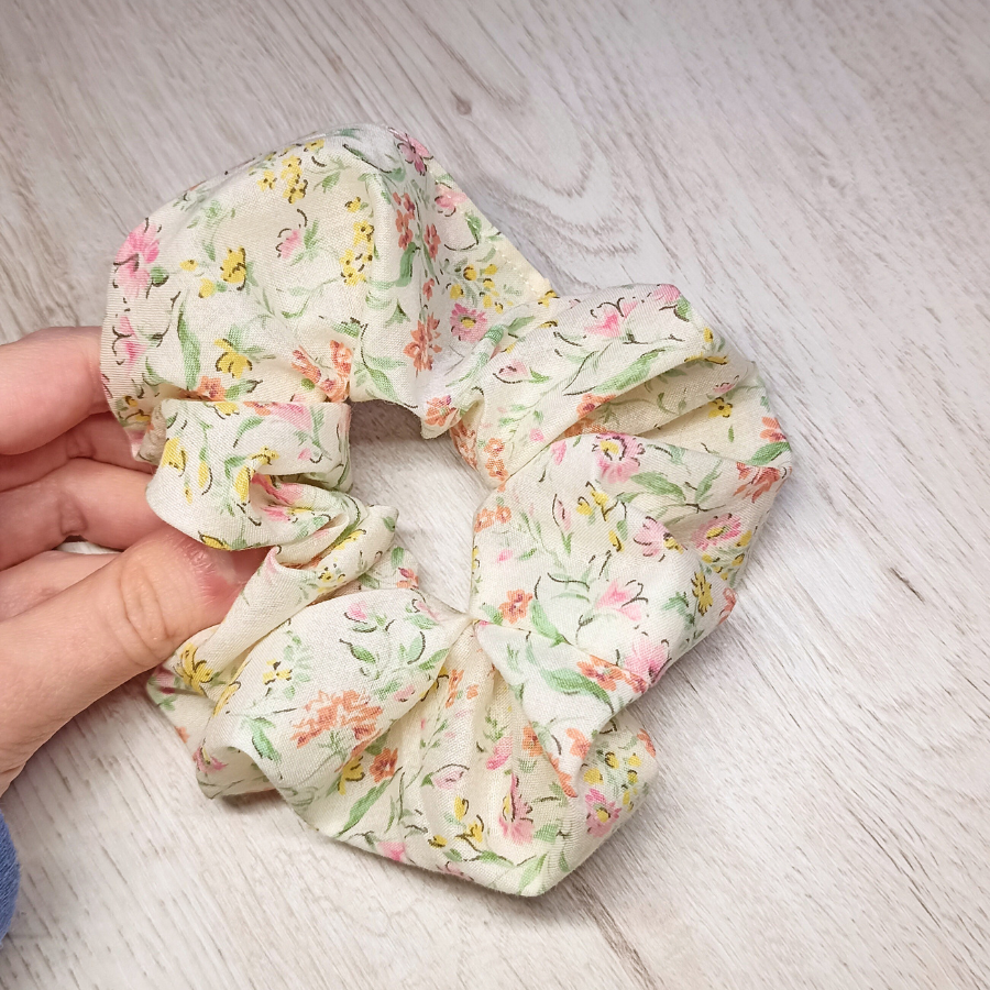 Scrunchie Happy Flowers