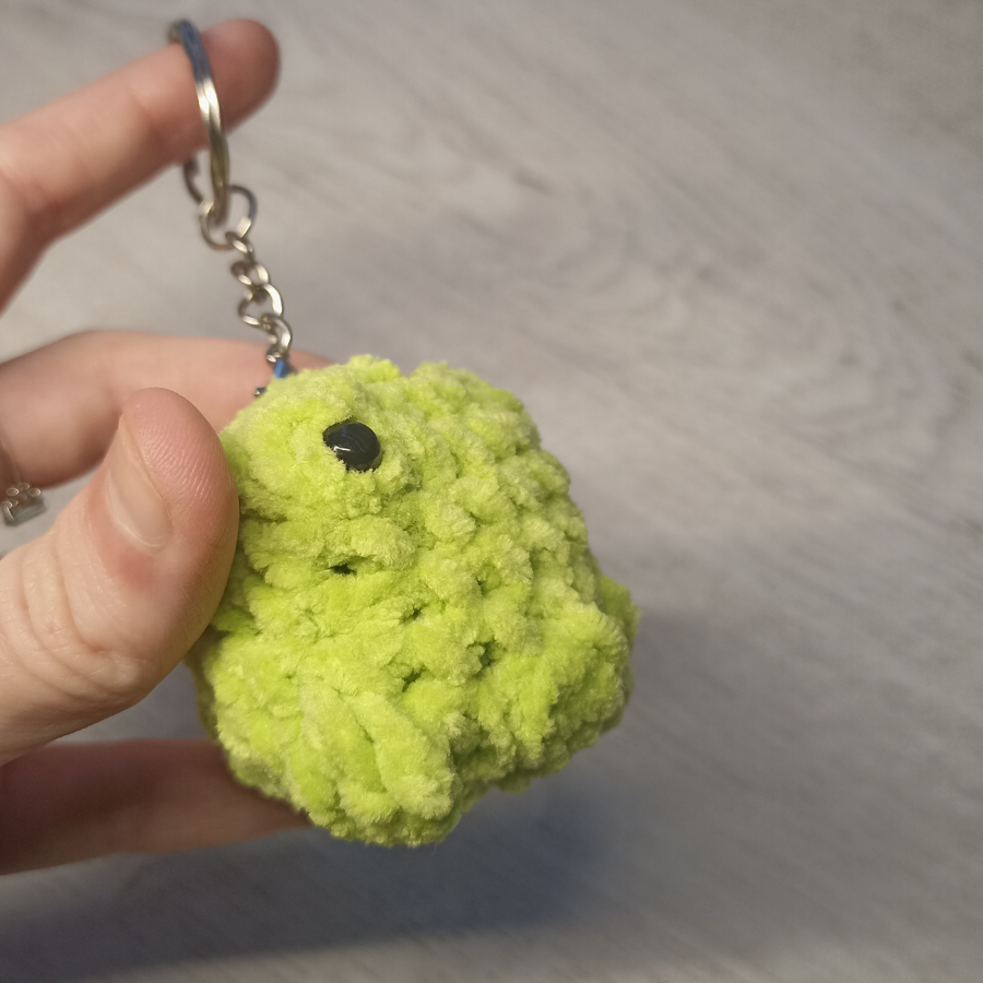 Llavero mini rana crochet