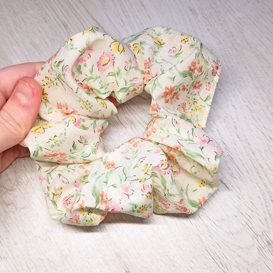 Scrunchie Happy Flowers