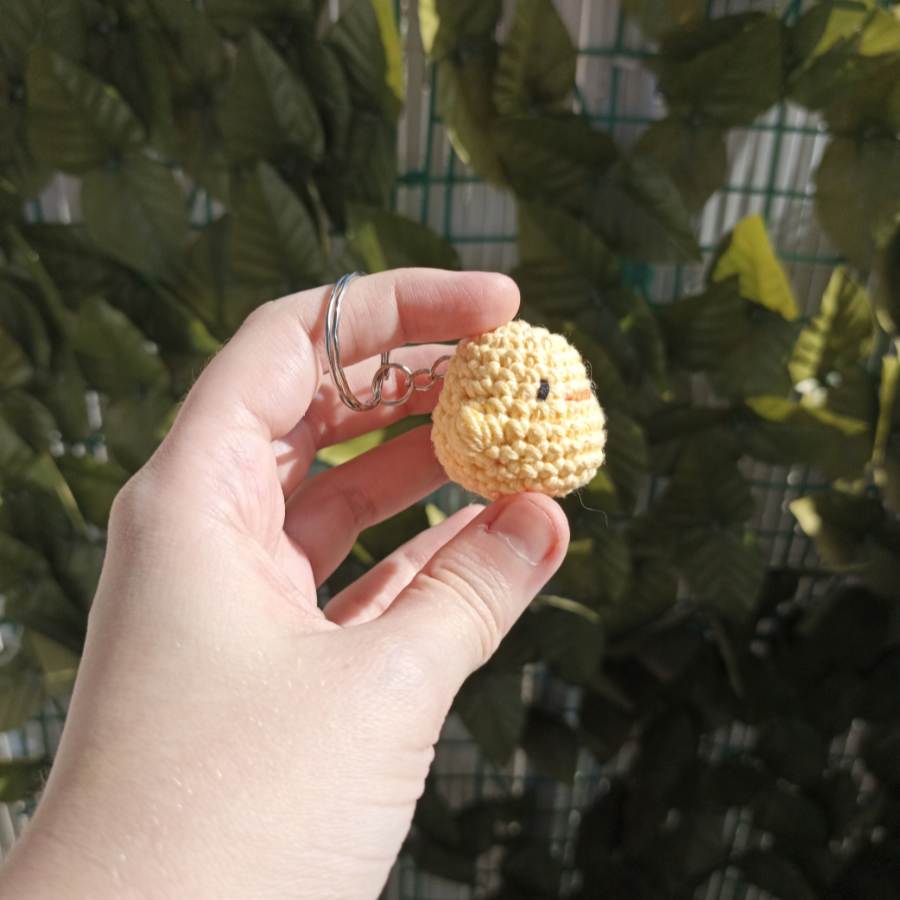 Llavero mini pollito Amigurumi