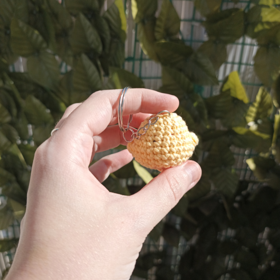 Llavero mini pollito Amigurumi