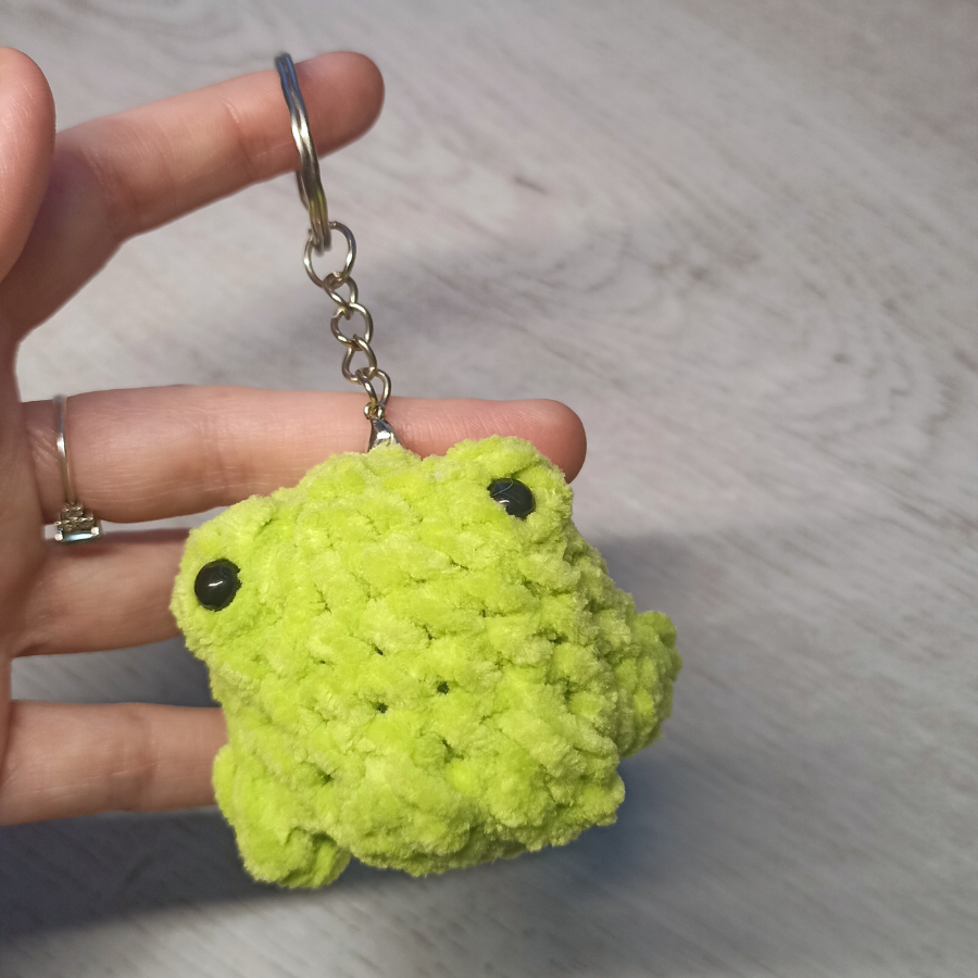 Llavero mini rana crochet