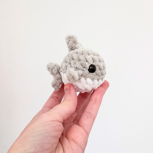 Tiburón amigurumi pequeño