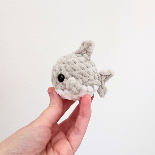 Tiburón amigurumi pequeño