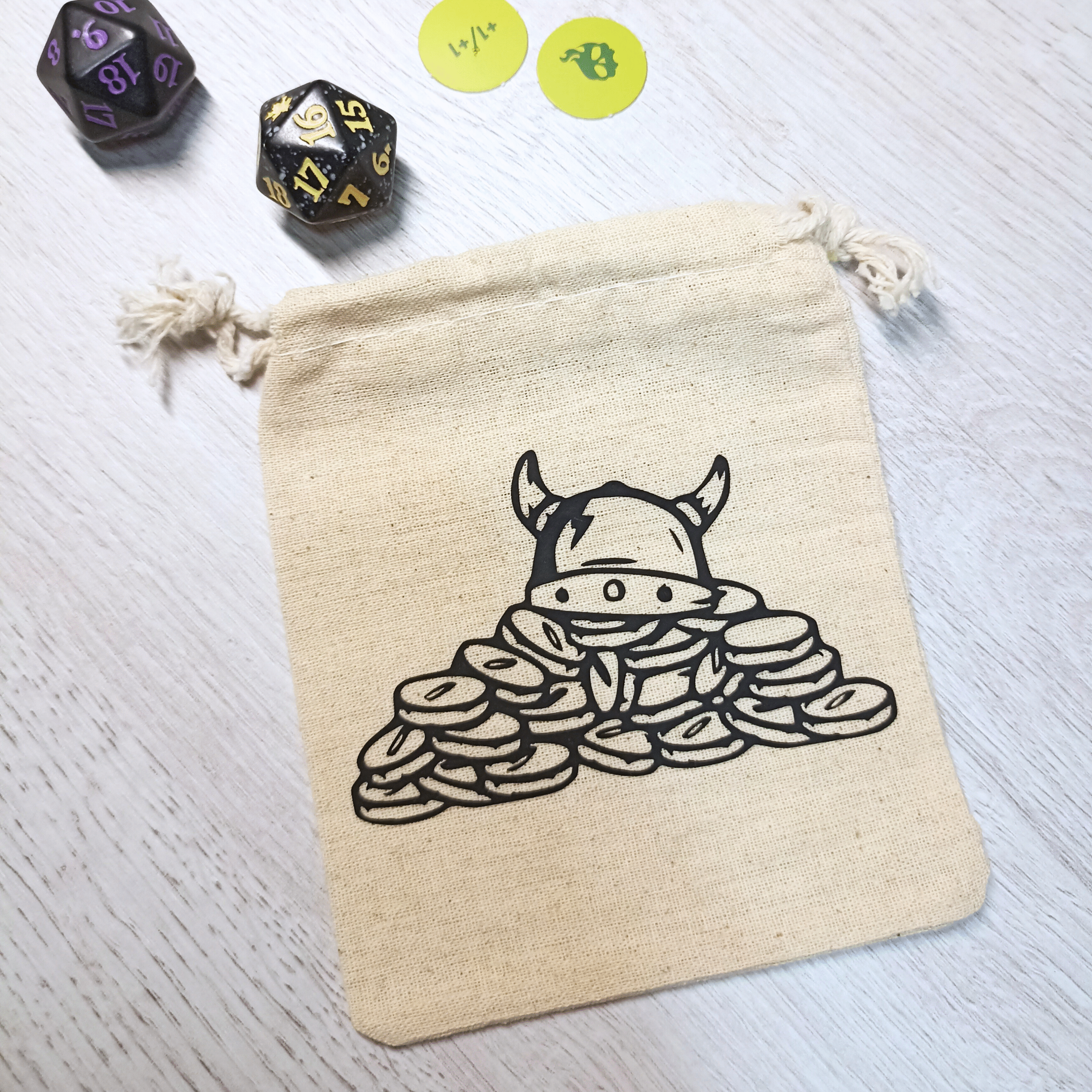 Bolsa para dados – Casco sobre monedas (rol, wargames, juegos de mesa)