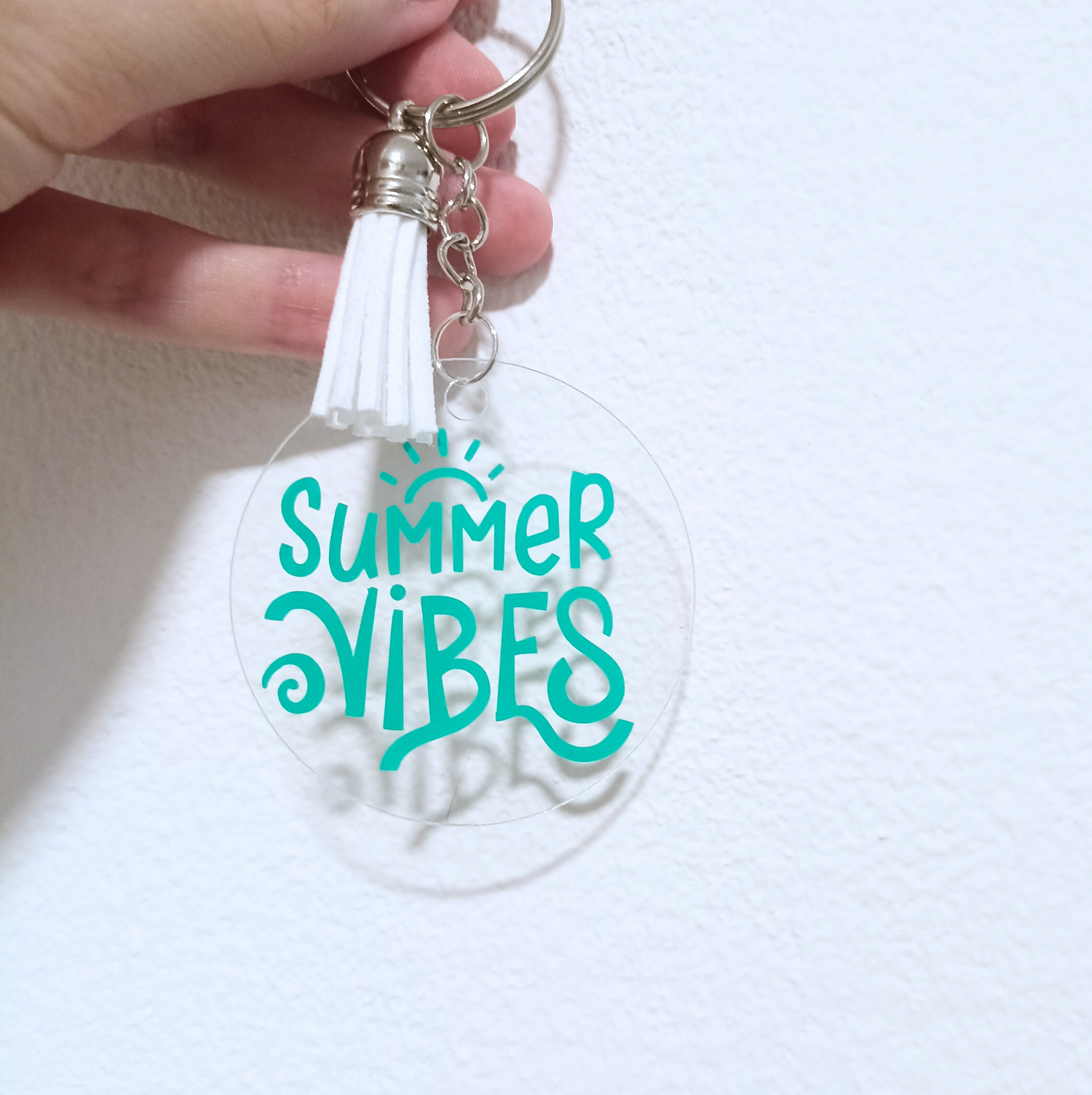 Llavero acrílico “Summer Vibes” – Dale color a tu verano
