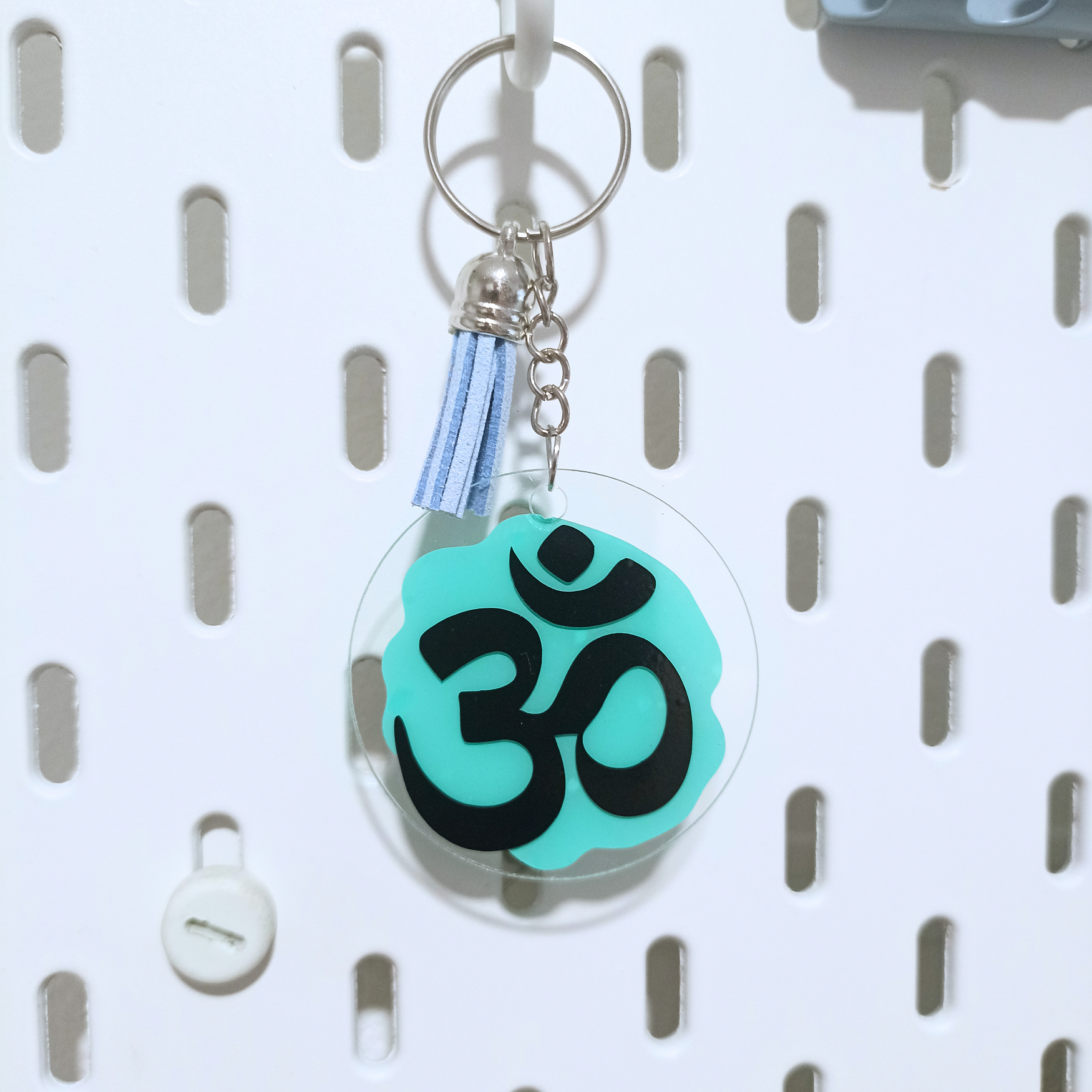 Llavero con símbolo Om – Estilo espiritual y armonioso