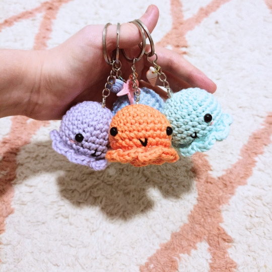 Llavero mini pulpo amigurumi tejido a crochet